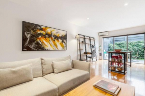 Cool Ground Floor Escape With Courtyard Oasis Melbourne